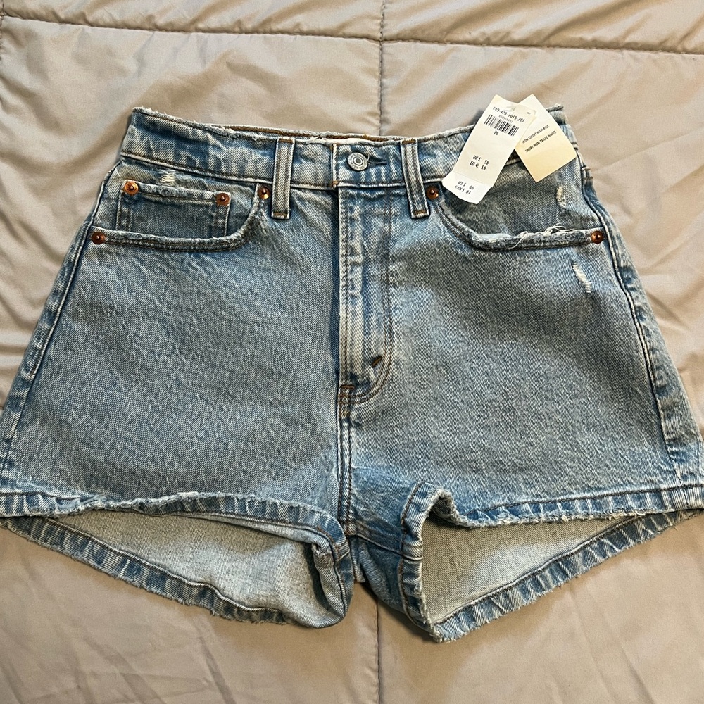 NWT Abercrombie mom short high rise size 26/2